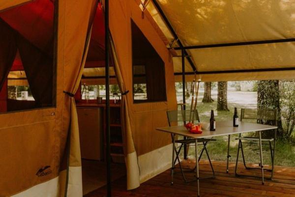 Onlycamp Le Pont Romain Yvré-lʼÉvêque Εξωτερικό φωτογραφία