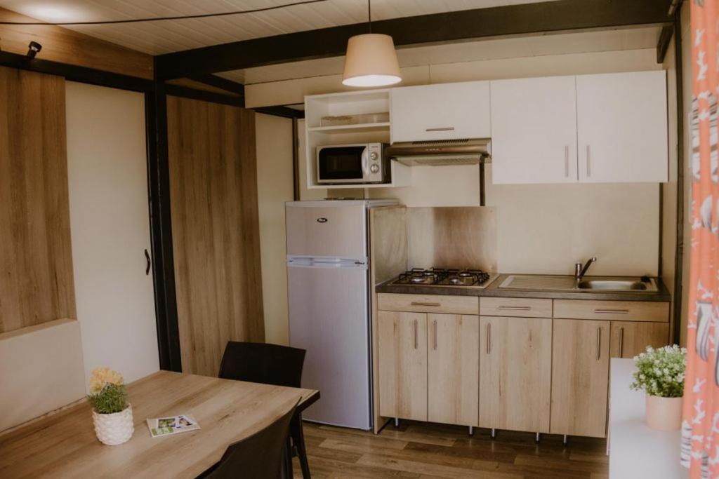 Onlycamp Le Pont Romain Yvré-lʼÉvêque Εξωτερικό φωτογραφία